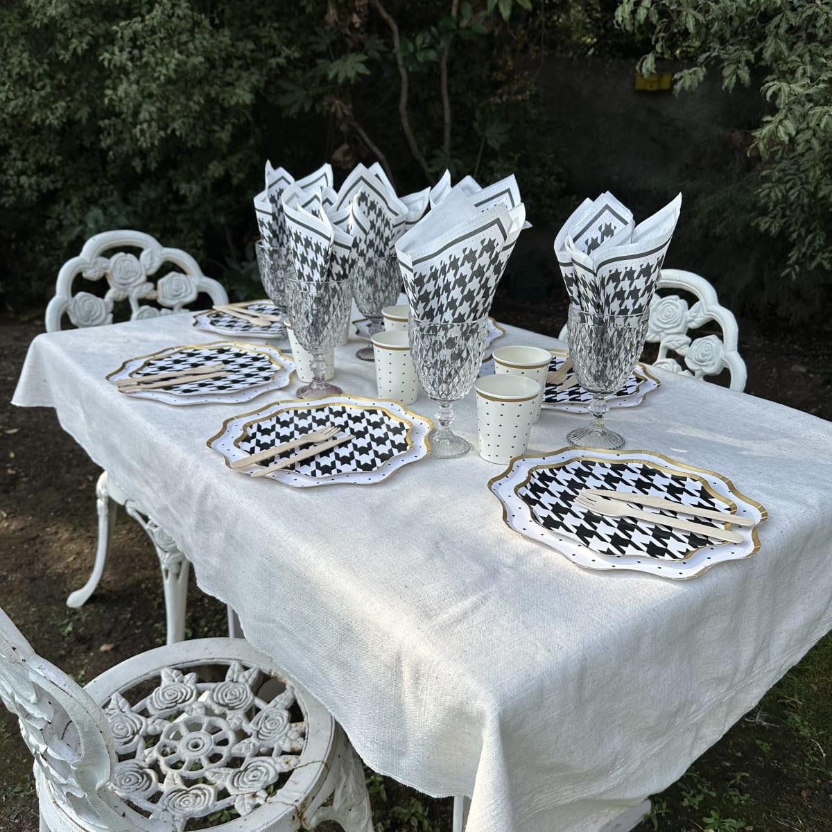 Set Carton Blanco Negro 10 personas, 40 piezas