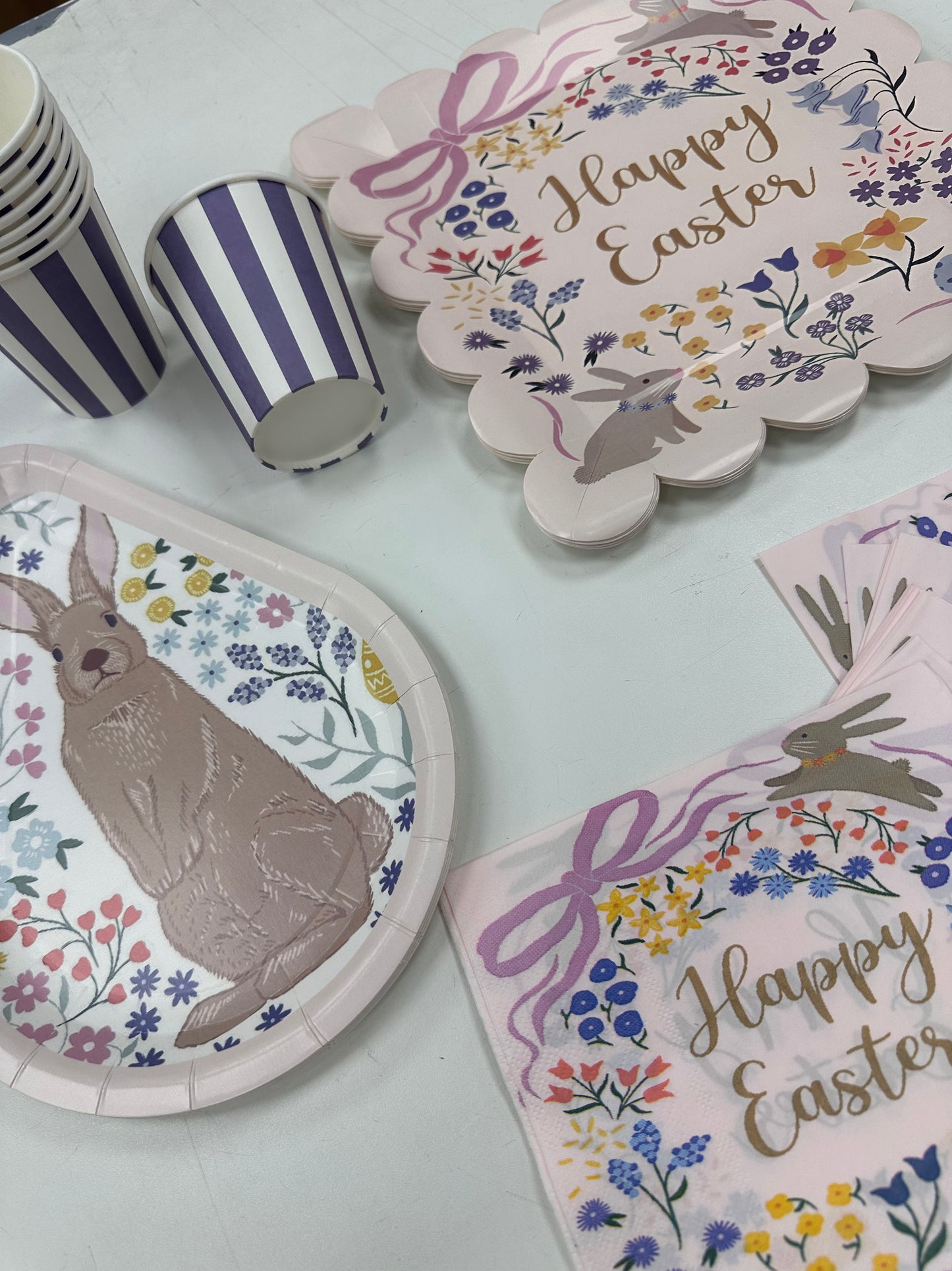Set Cartón Happy Easter,  8 Personas, 40 piezas